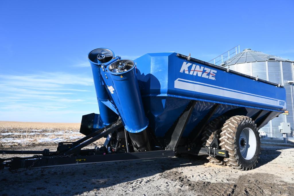 Kinze 1300 grain cart