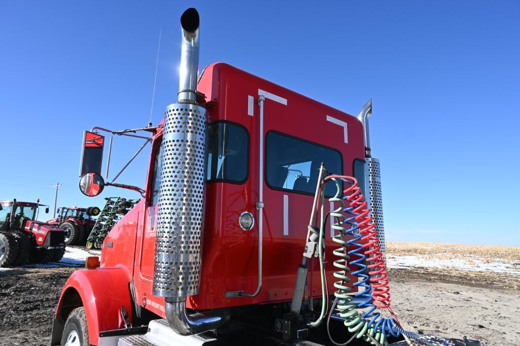 2006 Kenworth T800 day cab semi