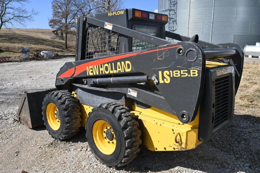 2005 New Holland LS185.B skid loader