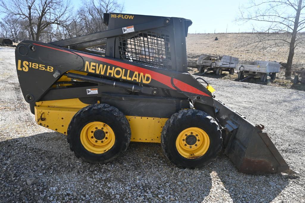 2005 New Holland LS185.B skid loader