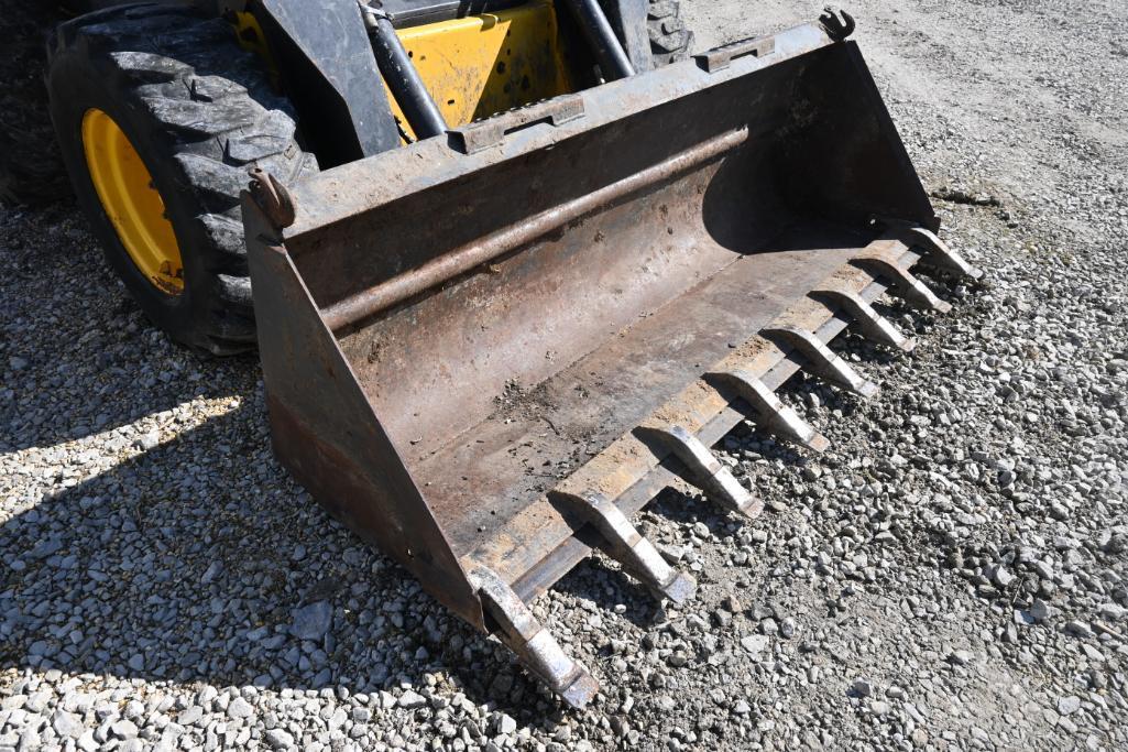 2005 New Holland LS185.B skid loader