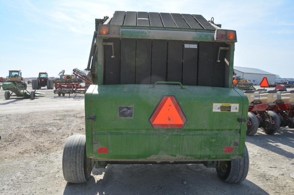 John Deere 535 round baler