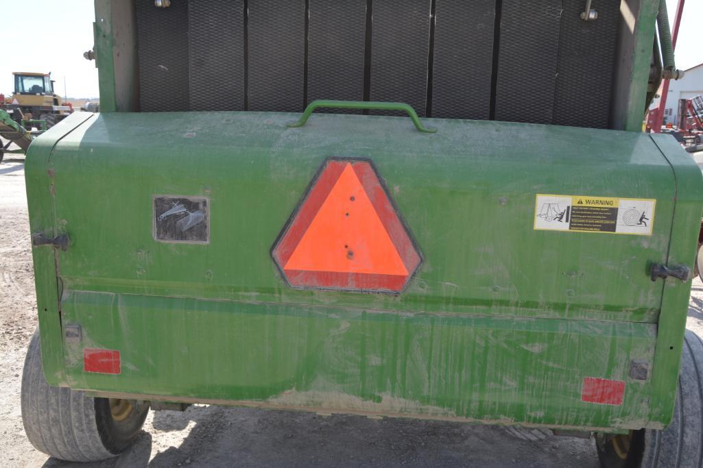 John Deere 535 round baler