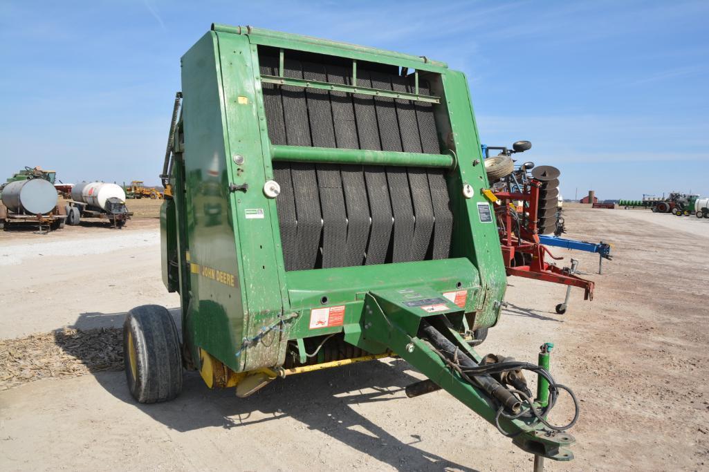 John Deere 535 round baler