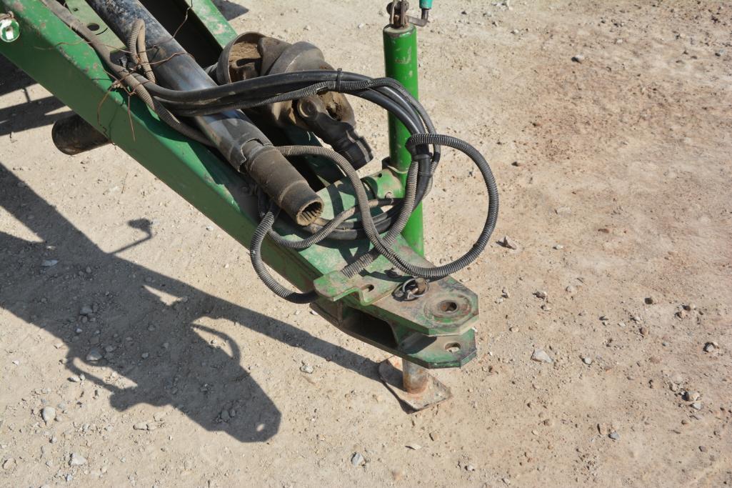 John Deere 535 round baler