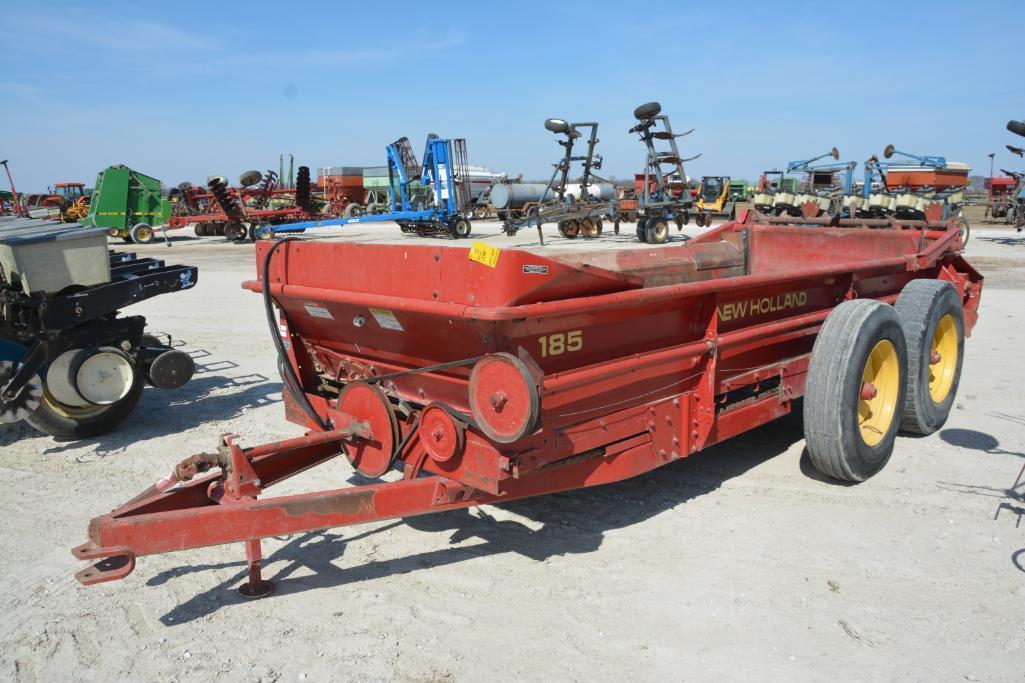 New Holland 185 manure spreader