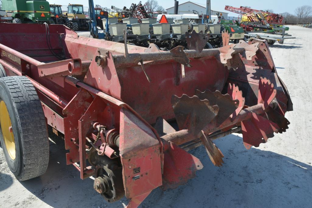 New Holland 185 manure spreader