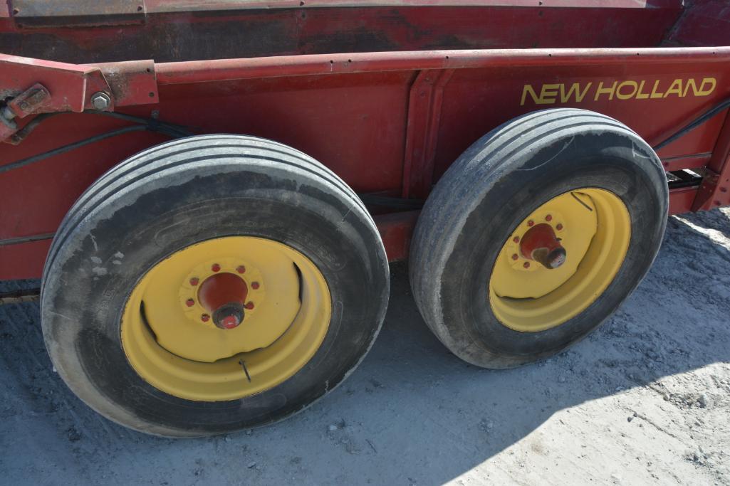 New Holland 185 manure spreader