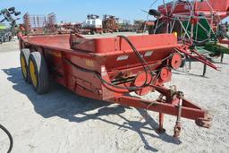 New Holland 185 manure spreader