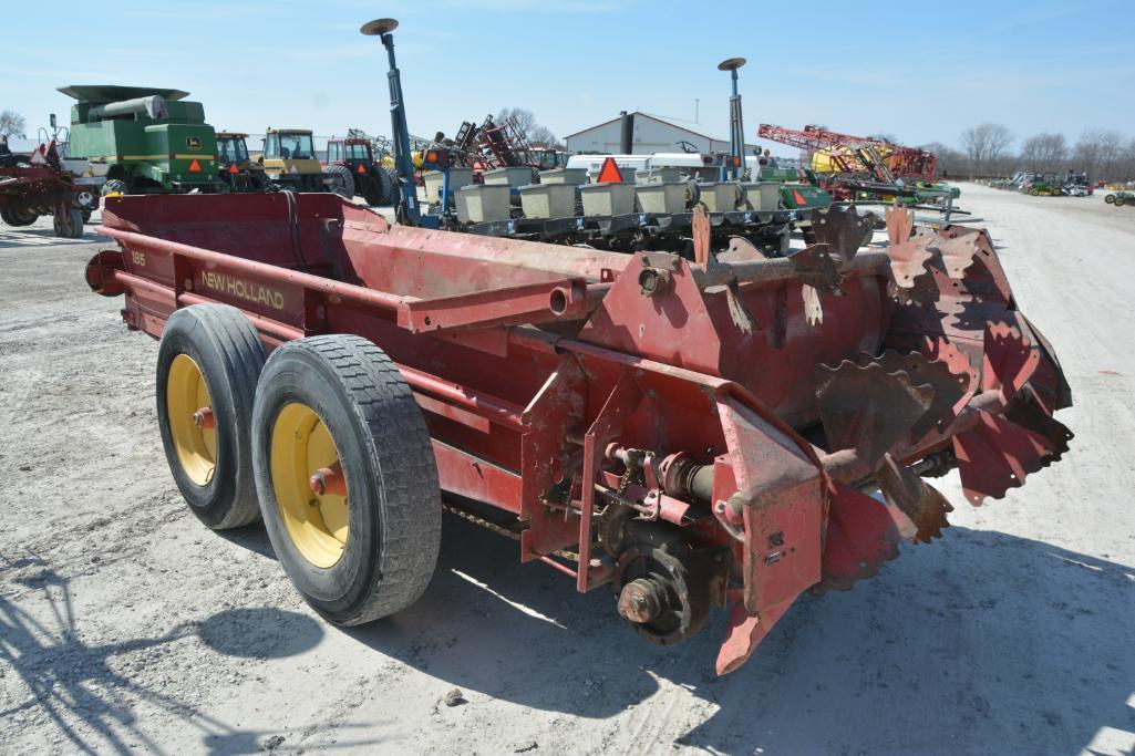 New Holland 185 manure spreader