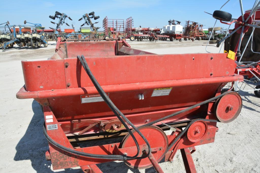 New Holland 185 manure spreader