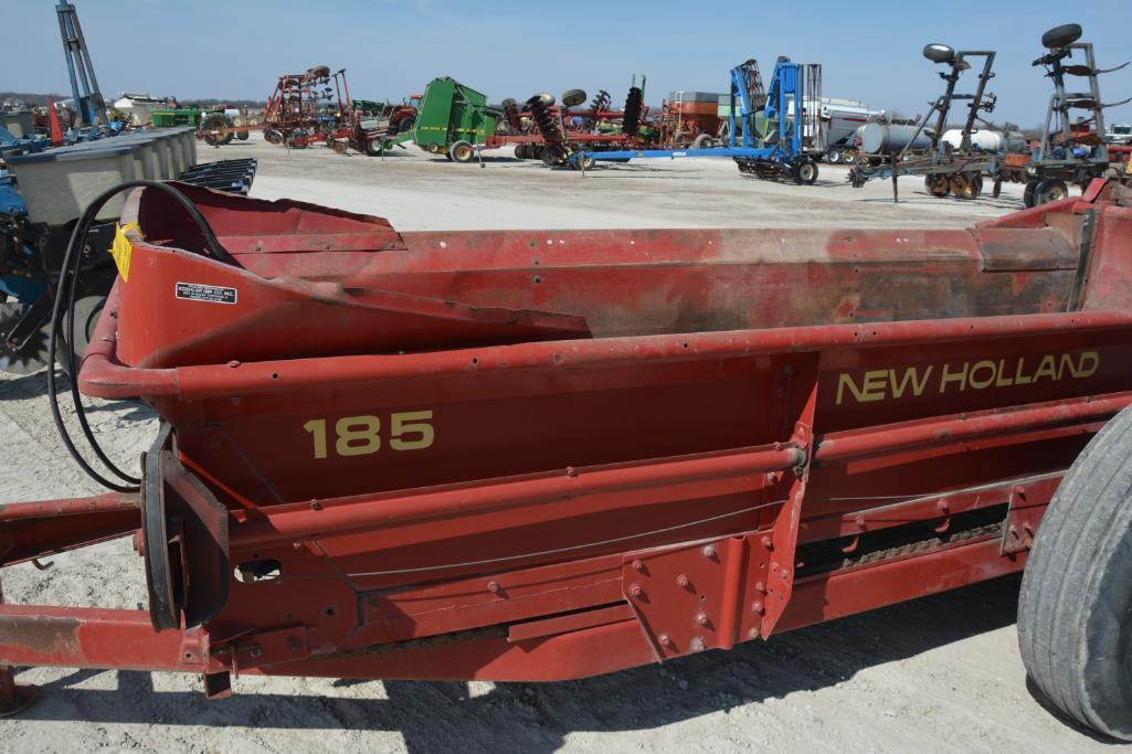 New Holland 185 manure spreader