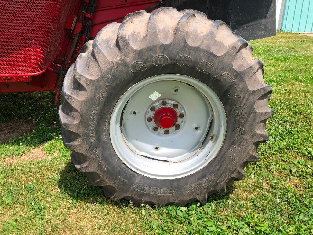 1994 Case 2166 2wd combine