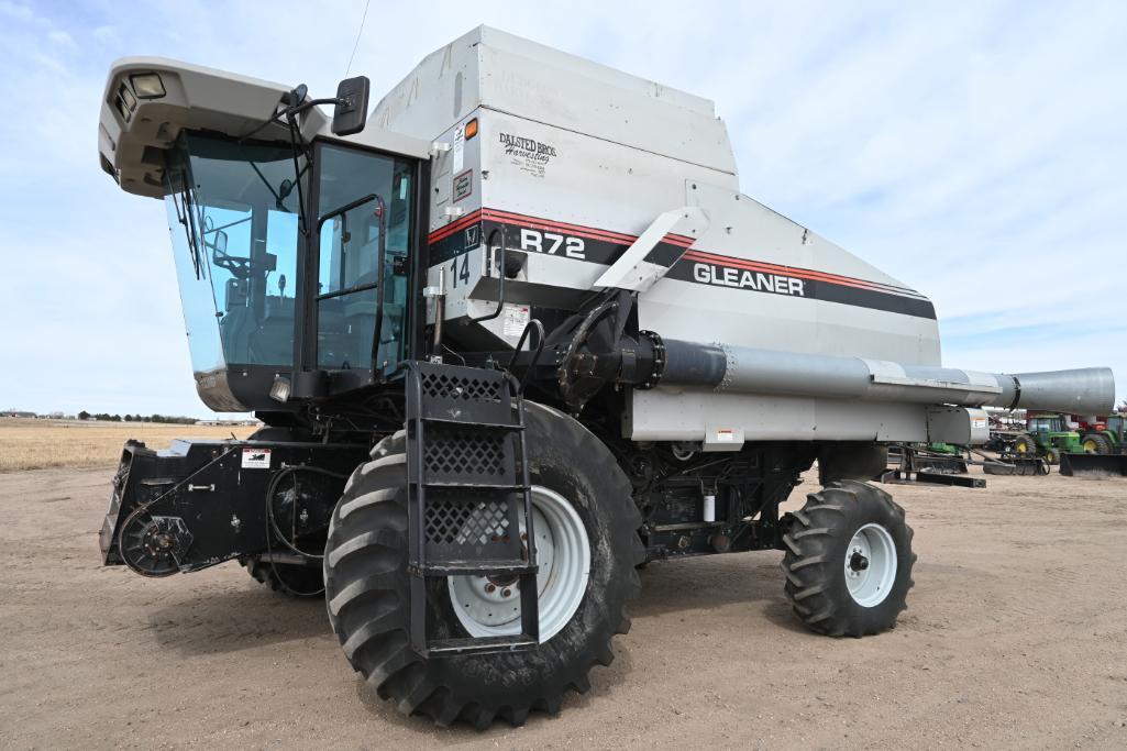 Gleaner R72 2wd combine