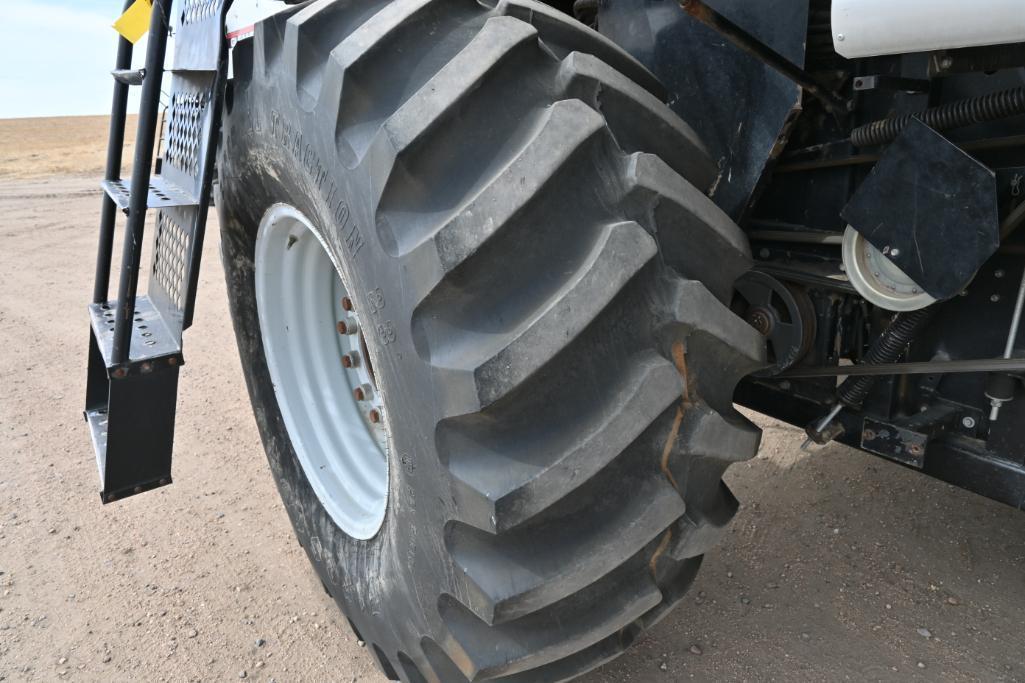 Gleaner R72 2wd combine