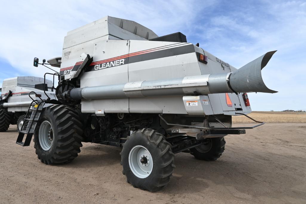 Gleaner R72 2wd combine