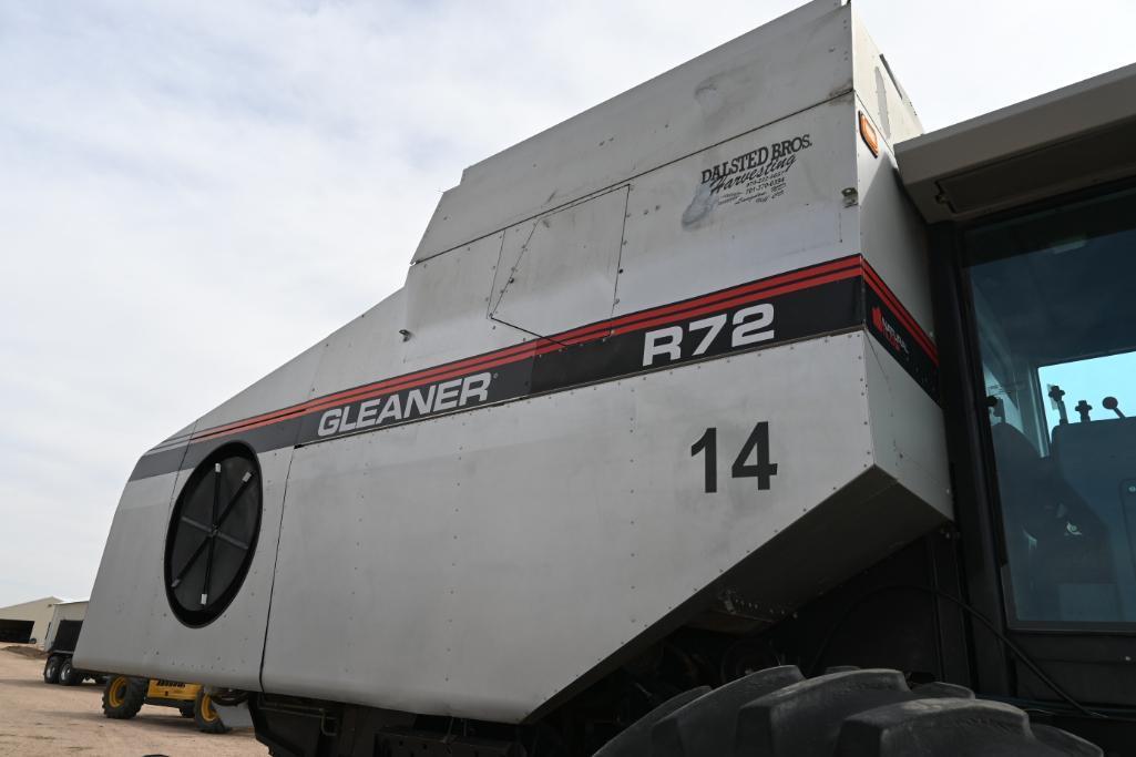 Gleaner R72 2wd combine