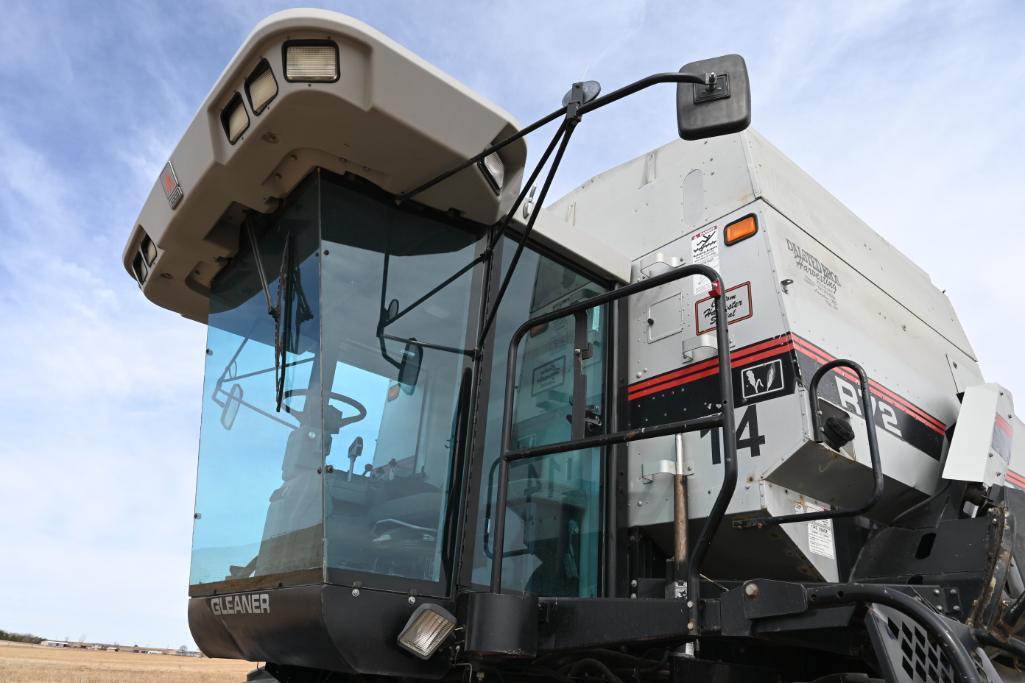 Gleaner R72 2wd combine