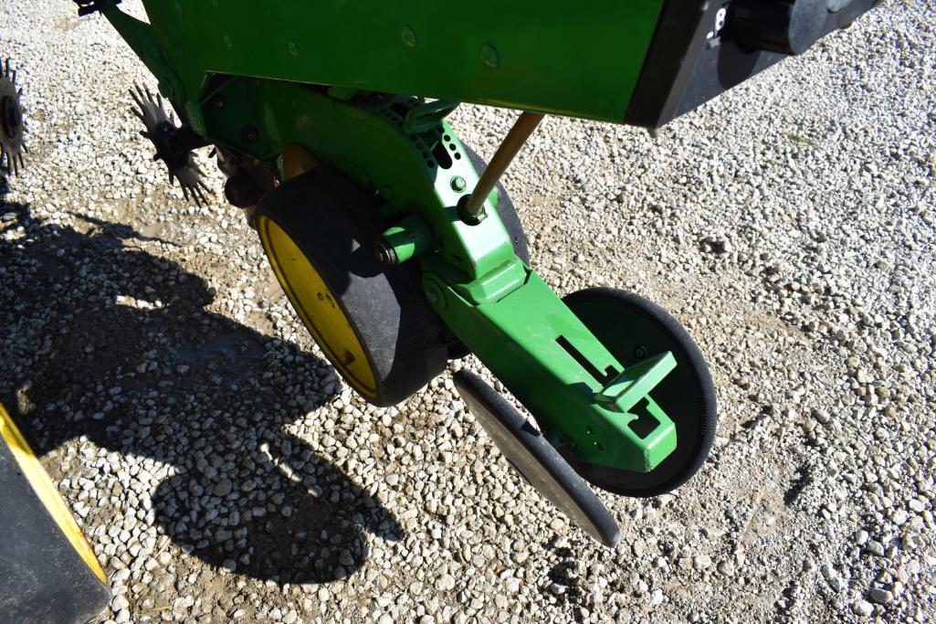 John Deere 7200 12 row 30" planter