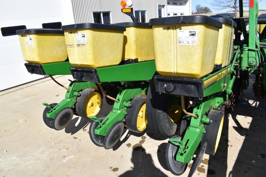 John Deere 7200 12 row 30" planter