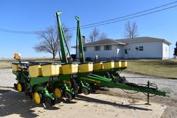 John Deere 7200 12 row 30" planter