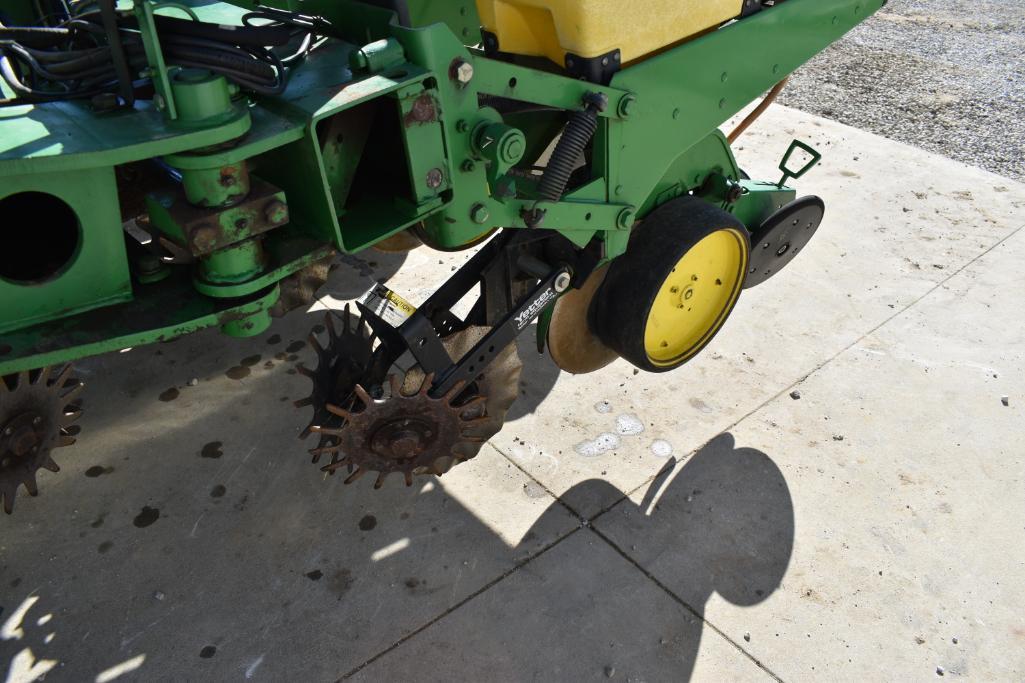 John Deere 7200 12 row 30" planter