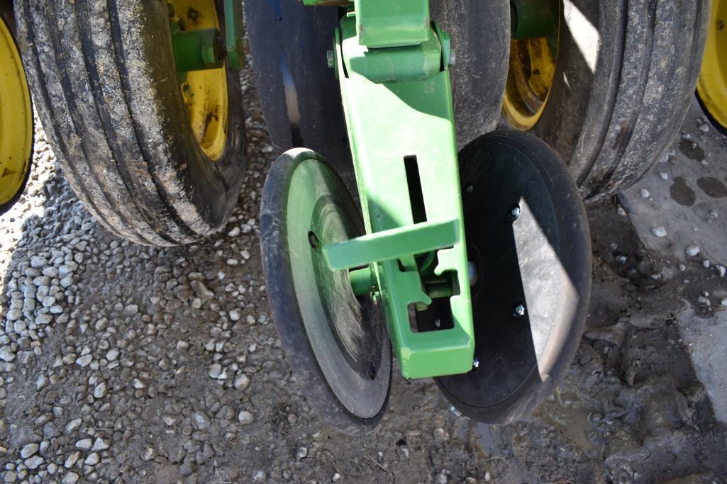 John Deere 7200 12 row 30" planter