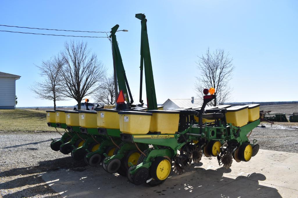 John Deere 7200 12 row 30" planter