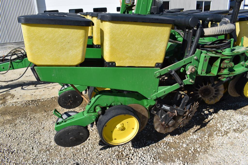 John Deere 7200 12 row 30" planter