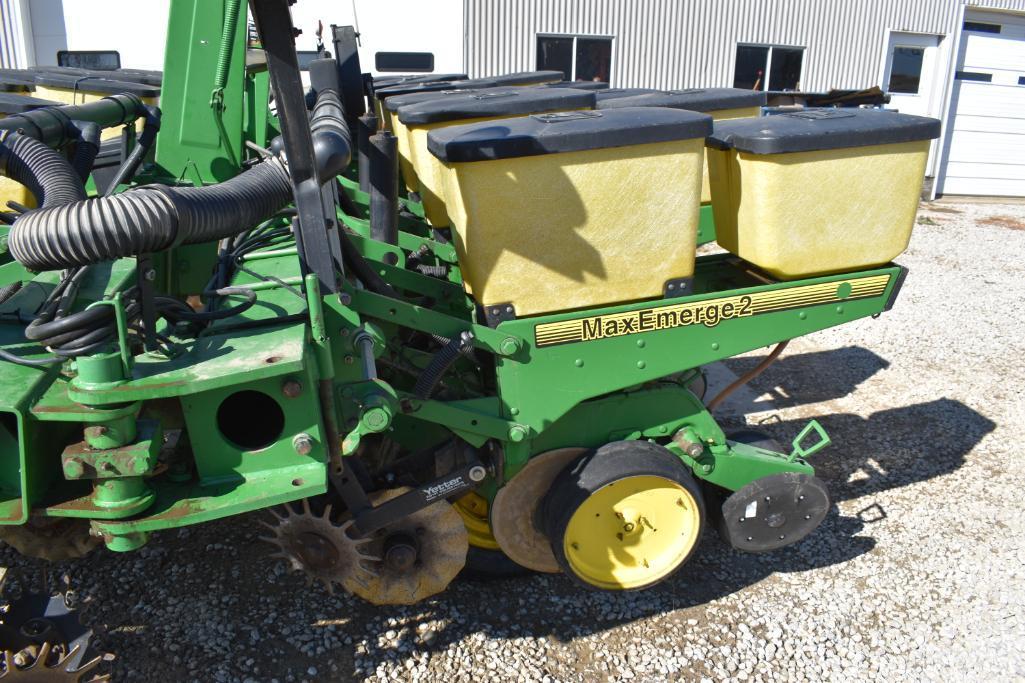 John Deere 7200 12 row 30" planter