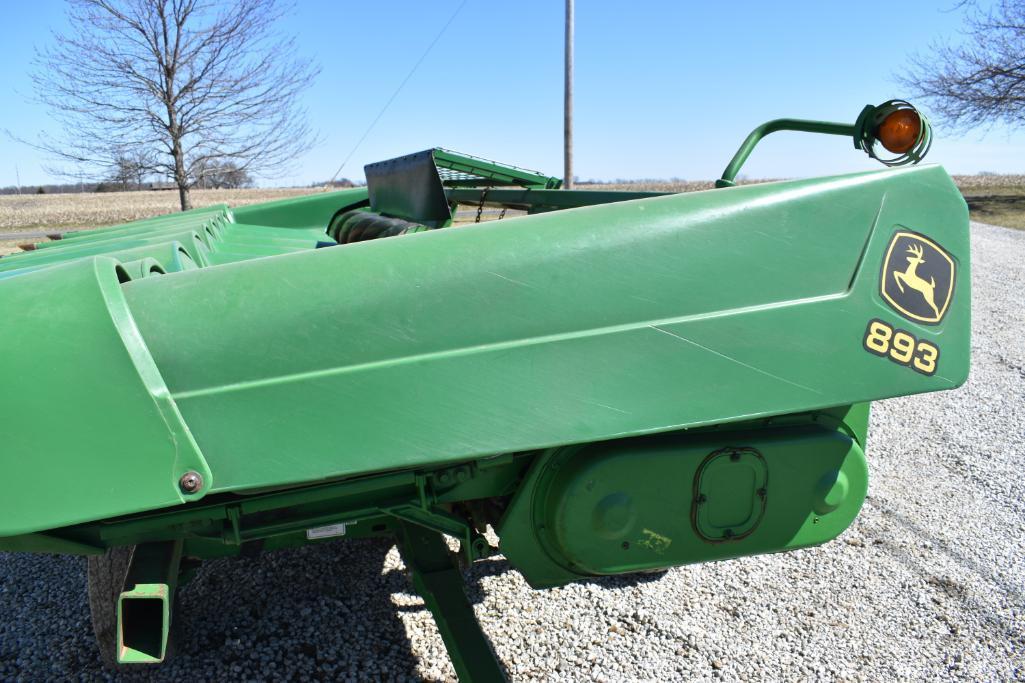 1997 John Deere 893 8 row 30" corn head