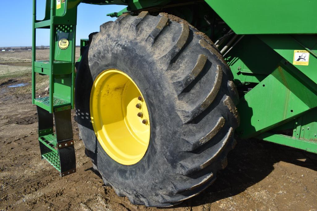 John Deere 9500 2wd combine