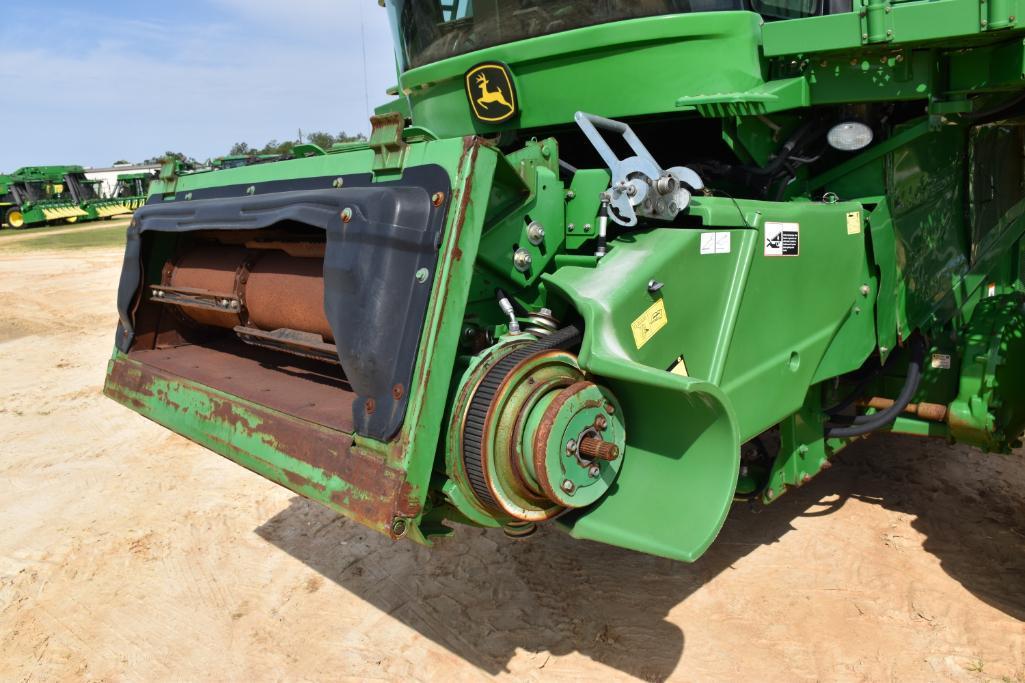 2009 John Deere 9770 STS 4WD combine