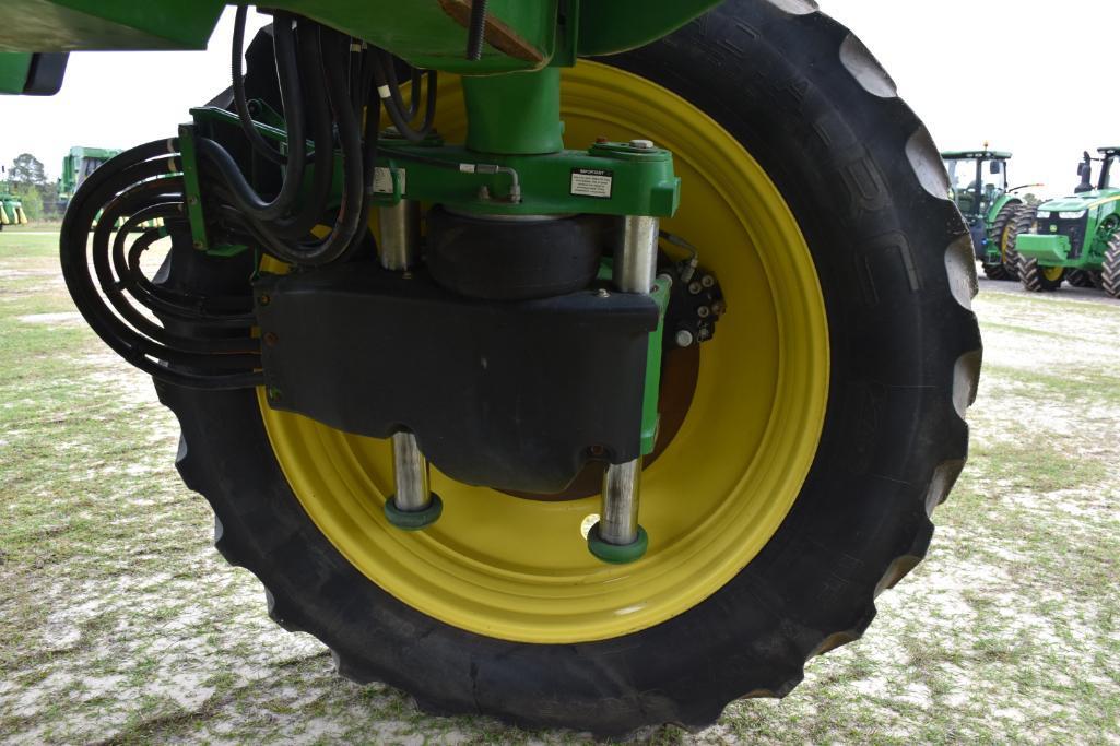 2016 John Deere R4030 self-propelled sprayer