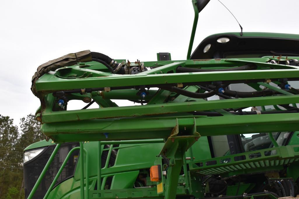 2016 John Deere R4030 self-propelled sprayer