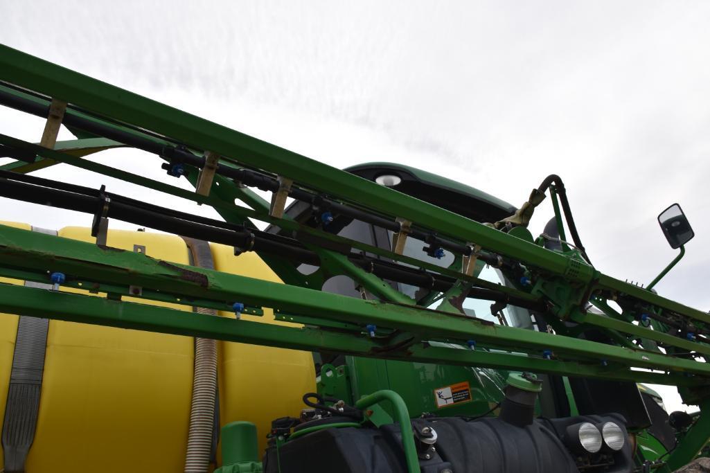 2016 John Deere R4030 self-propelled sprayer