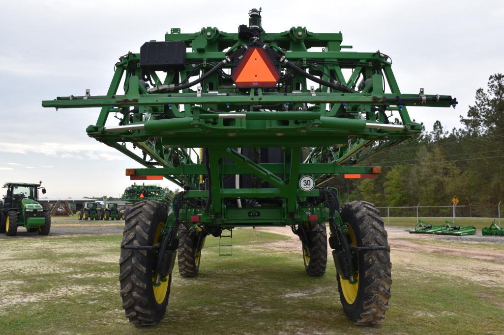 2016 John Deere R4030 self-propelled sprayer