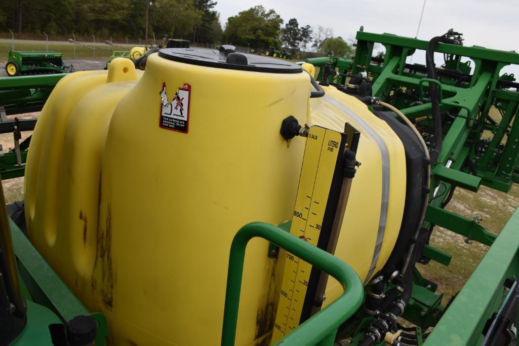 2016 John Deere R4030 self-propelled sprayer