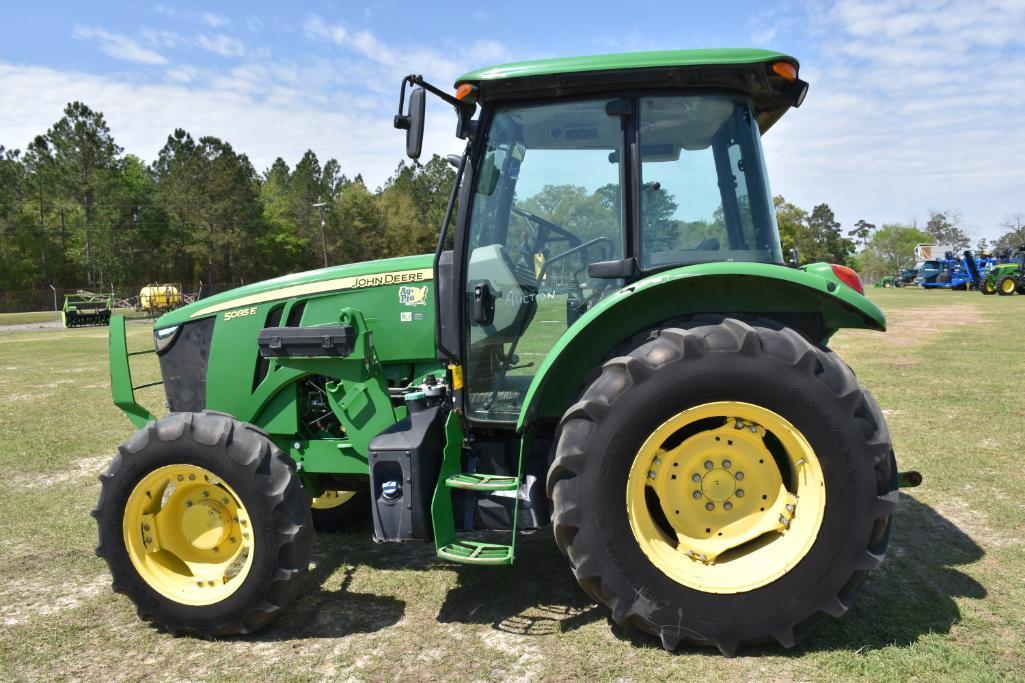 2018 John Deere 5085E MFWD tractor