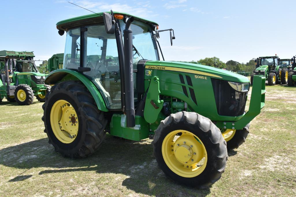 2018 John Deere 5085E MFWD tractor