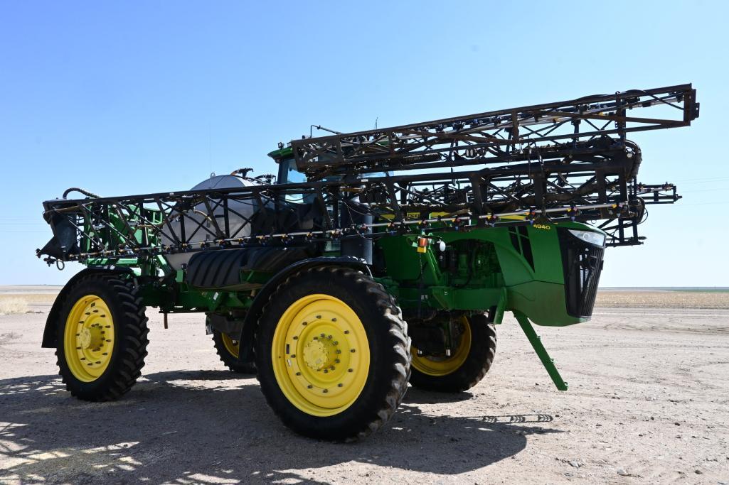 2013 John Deere 4940 self-propelled sprayer