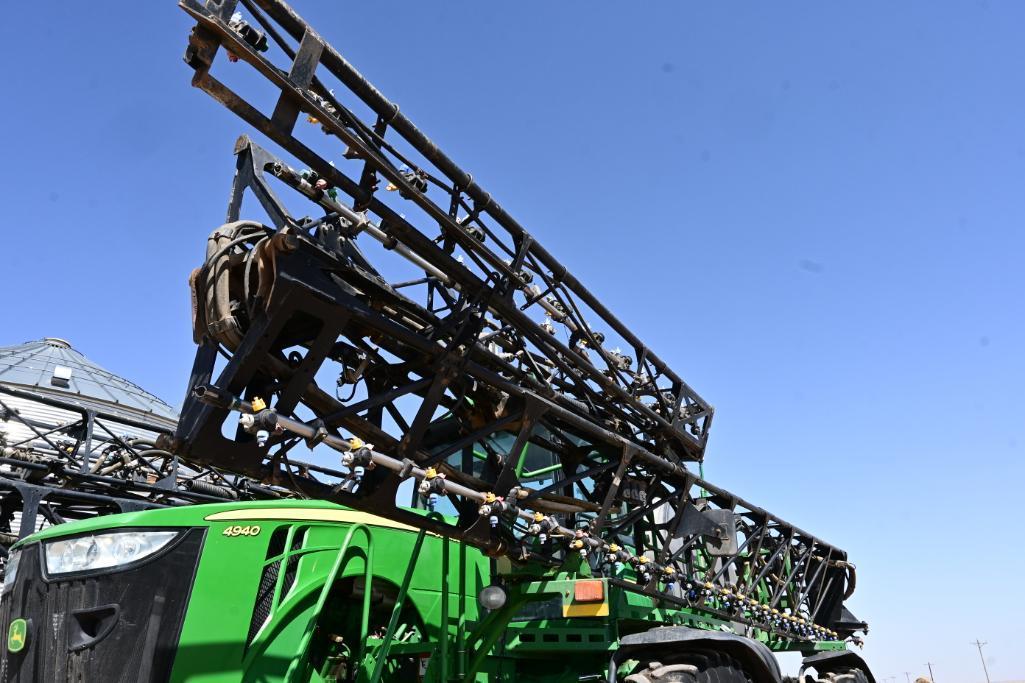 2013 John Deere 4940 self-propelled sprayer