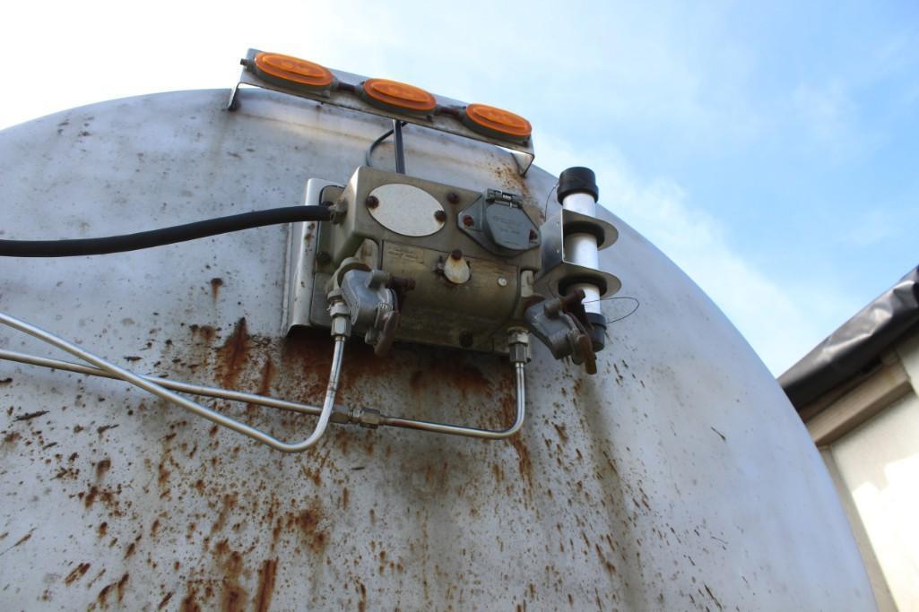 1969 4,200 gal. tanker trailer