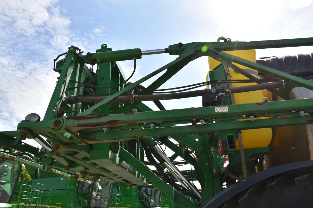 2017 John Deere R4045 self-propelled sprayer