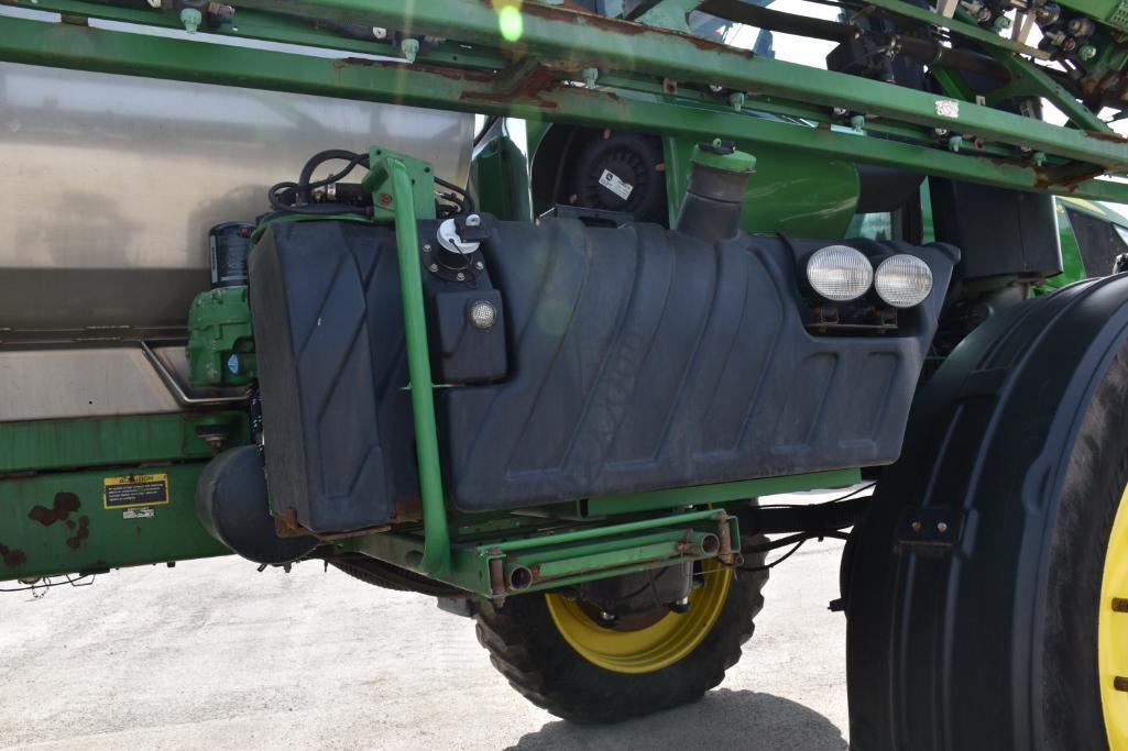 2017 John Deere R4045 self-propelled sprayer