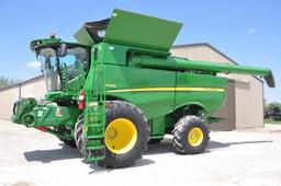 2017 John Deere S680 2wd combine