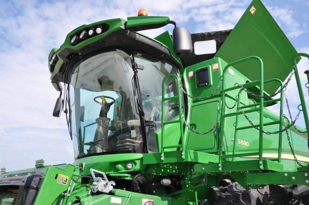 2017 John Deere S680 4wd combine