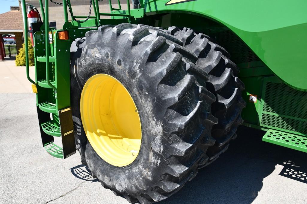 2017 John Deere S680 2wd combine