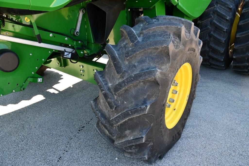 2017 John Deere S680 2wd combine