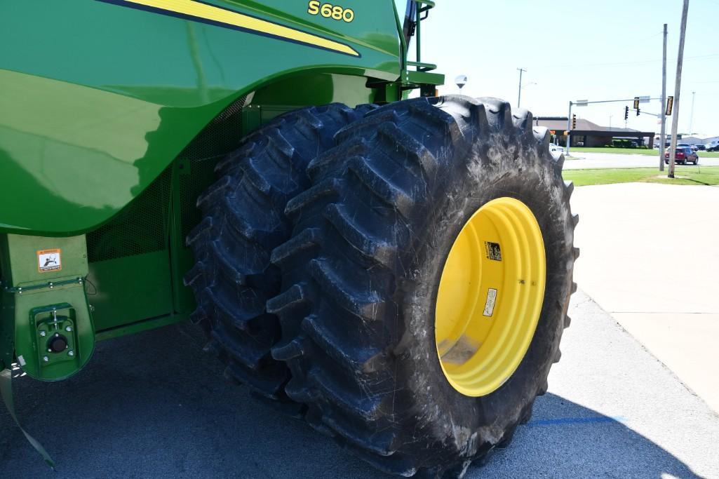 2017 John Deere S680 2wd combine